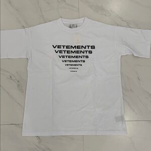 Vetements White Tee Pyramid Logo Men’s size Large